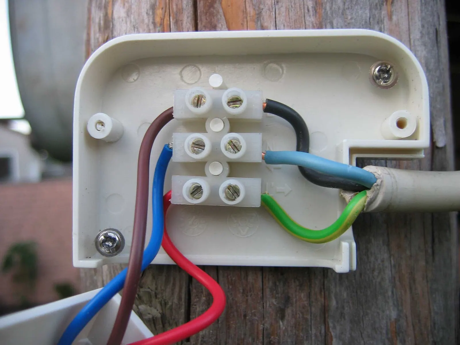 5 Electrical Mistakes DIYers Make in Older Kootenai County Homes