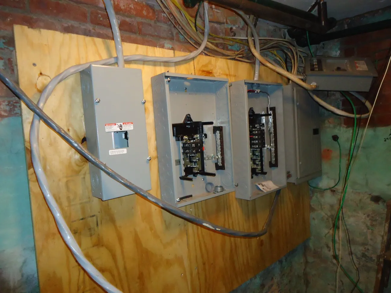 Licensed Electrician vs Handyman: Who Should Do Your Electrical Work?