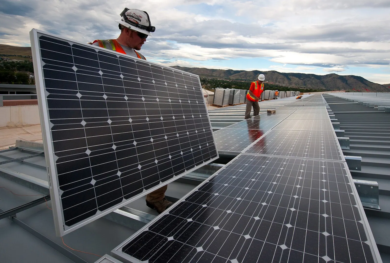 Solar Panels and Battery Backup: How They Connect to Your Home's Electrical System